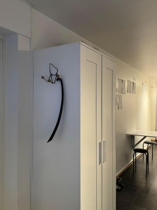 Sentralt I Med Parkering, Egen Inngang Appartamento